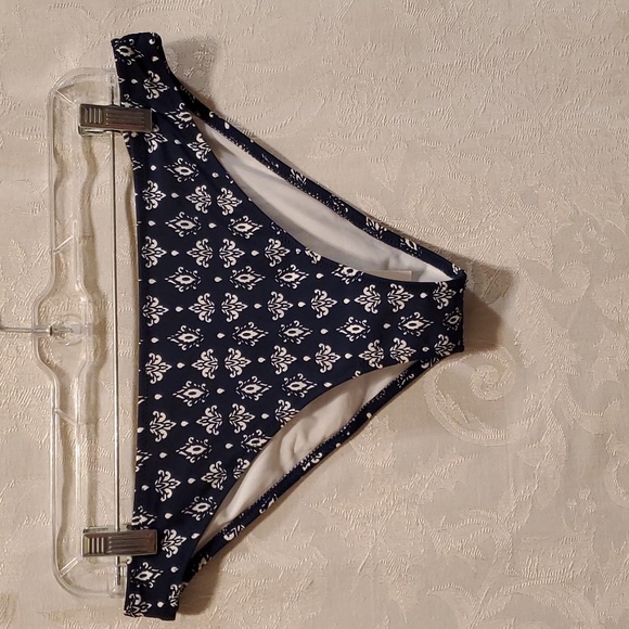 SZ. LARGE CUP SHE BIKINI BOTTOMS - Picture 1 of 3